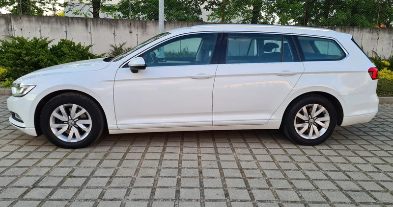 Volkswagen Passat cena 46950 przebieg: 278000, rok produkcji 2016 z Kostrzyn małe 667